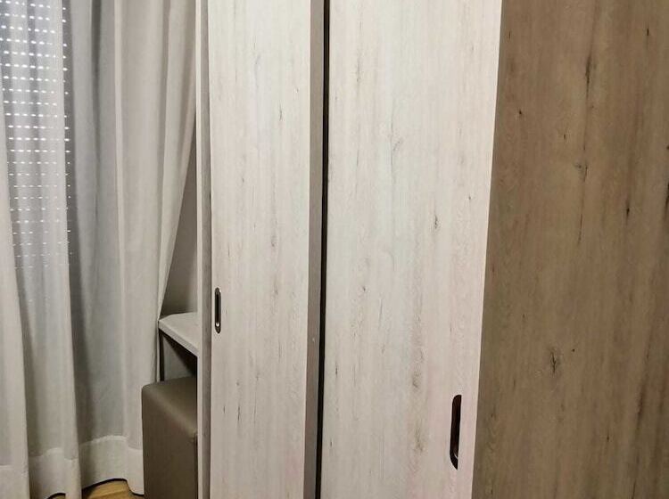 پانسیون Hostal Restaurante Los Arcos