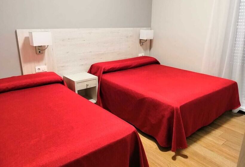 پانسیون Hostal Restaurante Los Arcos