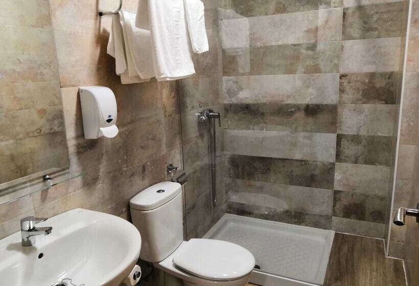 پانسیون Hostal Restaurante Los Arcos