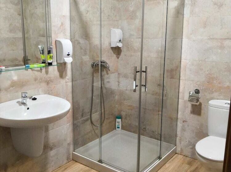 پانسیون Hostal Restaurante Los Arcos