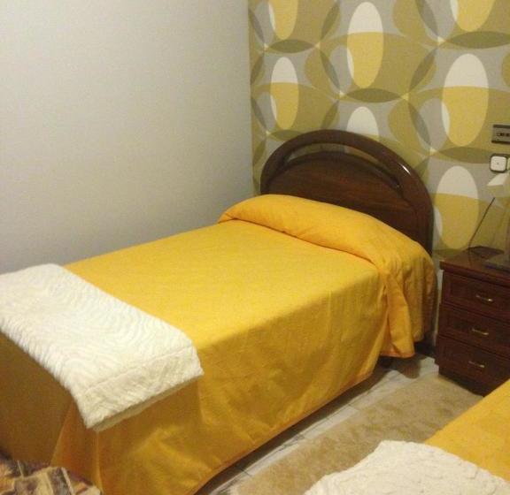 פנסיון Hostal Salones Victoria