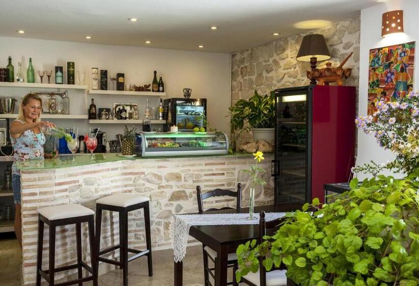 پانسیون Jardines De Casablanca