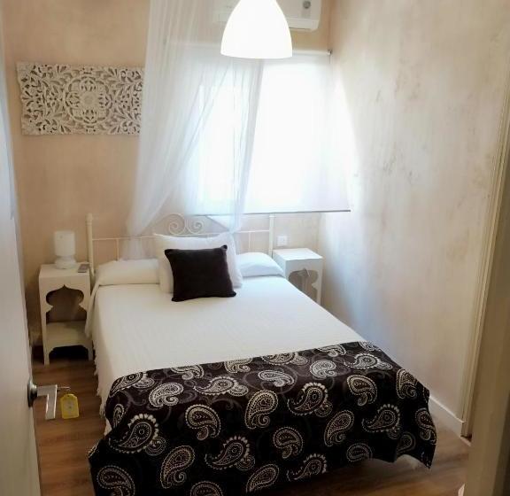 פנסיון La Posada De Lola   Adults Only