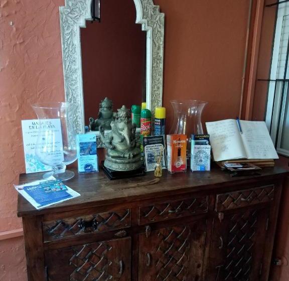 פנסיון La Posada De Lola   Adults Only