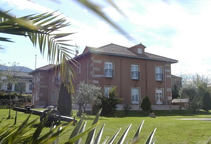 פנסיון Posada Tresmentiras