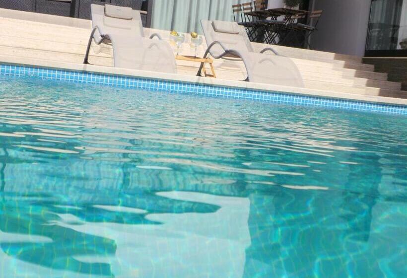 هاستل Dh Country House