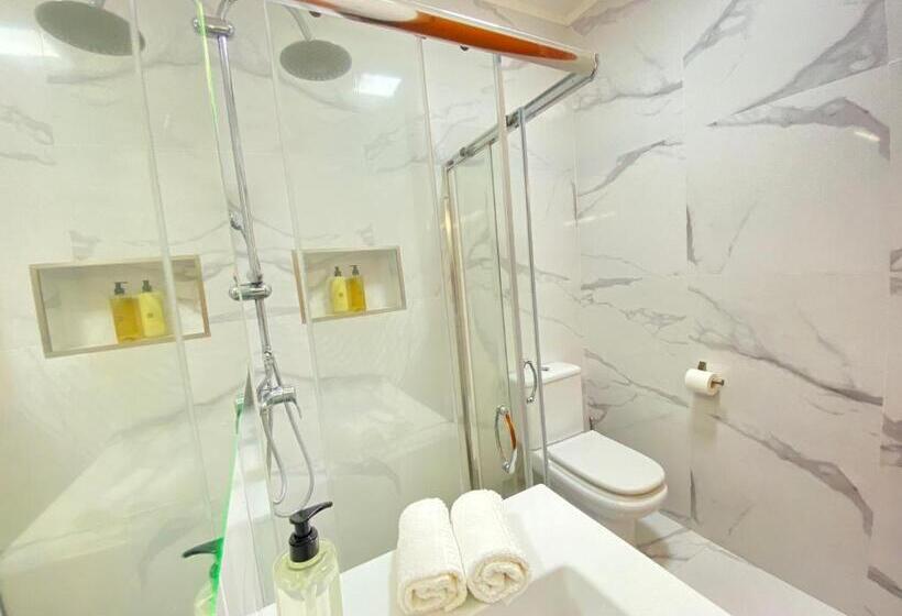 פנסיון Aloha Burgau Guesthouse