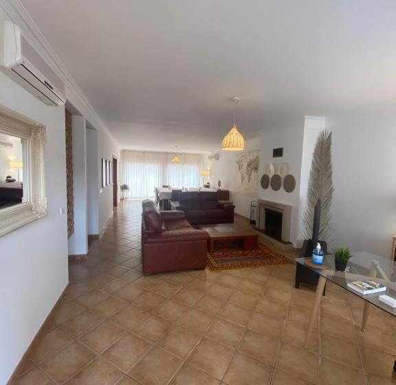 פנסיון Aloha Burgau Guesthouse