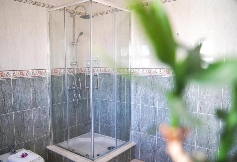 פנסיון Aloha Burgau Guesthouse