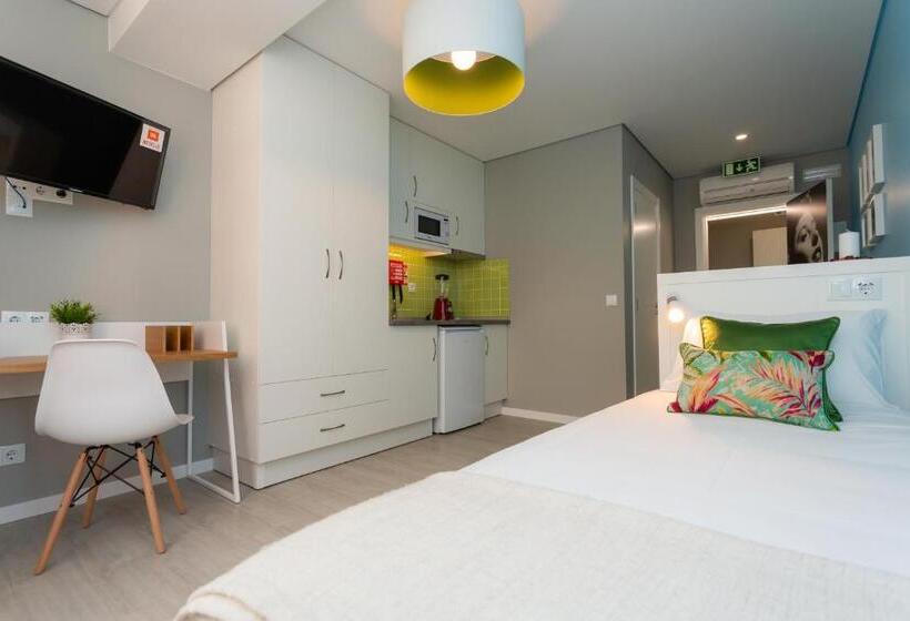 פנסיון Chic Studios