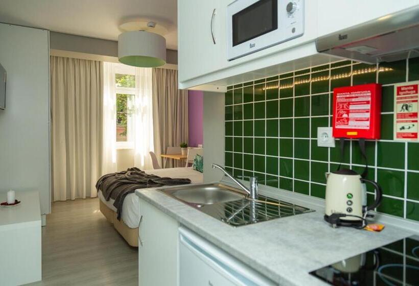 פנסיון Chic Studios