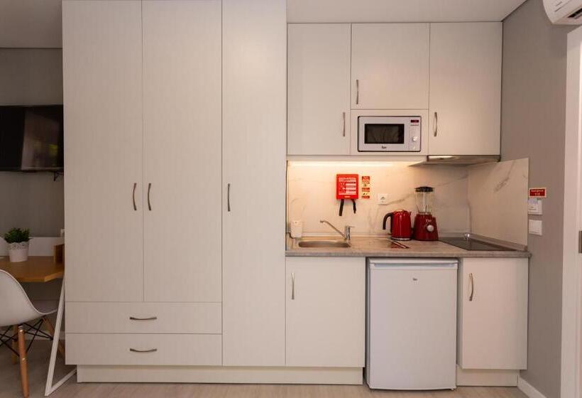 פנסיון Chic Studios