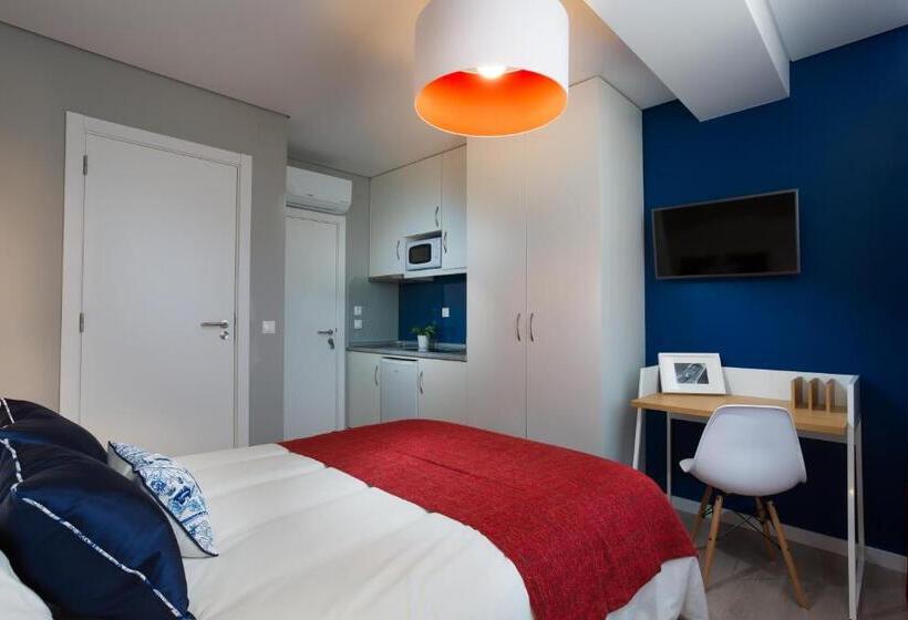 פנסיון Chic Studios