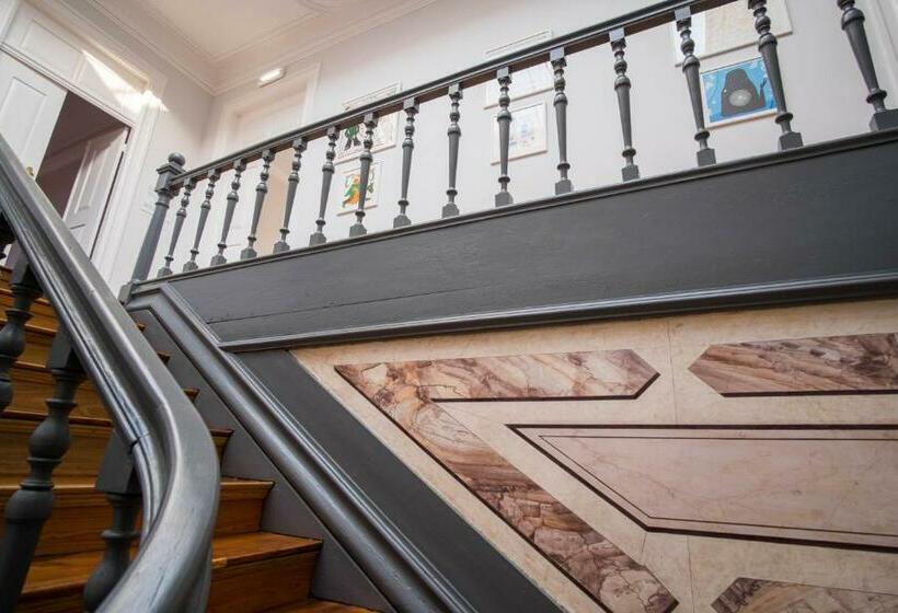 膳宿费 Dona Emília Guest House & Studio Apartment Building