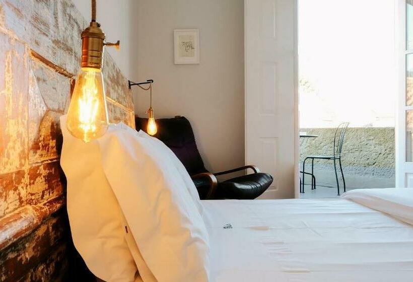 膳宿费 Dona Emília Guest House & Studio Apartment Building