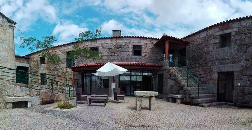 Пансион Guesthouse Casa Das Abegoarias