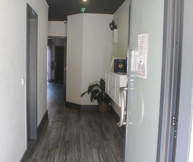 פנסיון Residencial Kuarenta&um