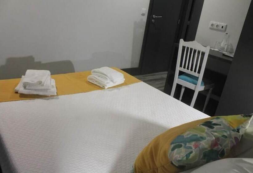 פנסיון Residencial Kuarenta&um