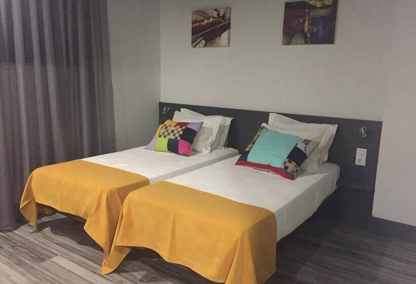 פנסיון Residencial Kuarenta&um