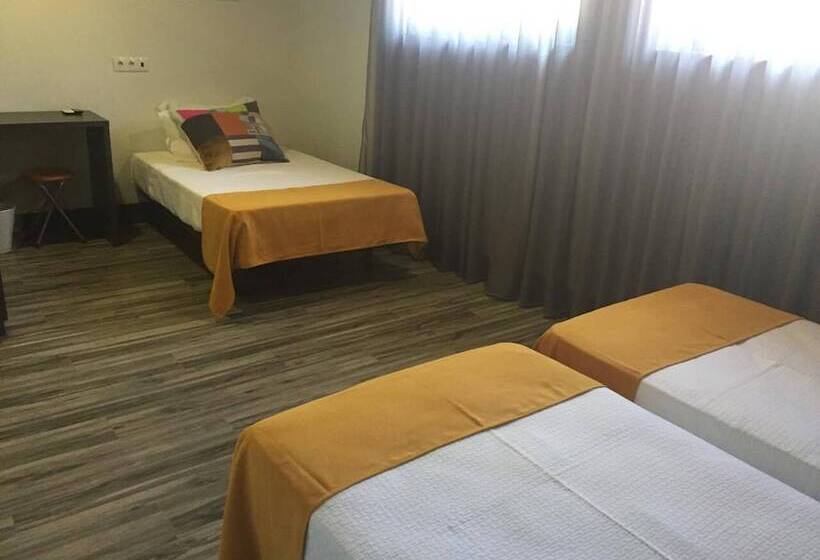 פנסיון Residencial Kuarenta&um