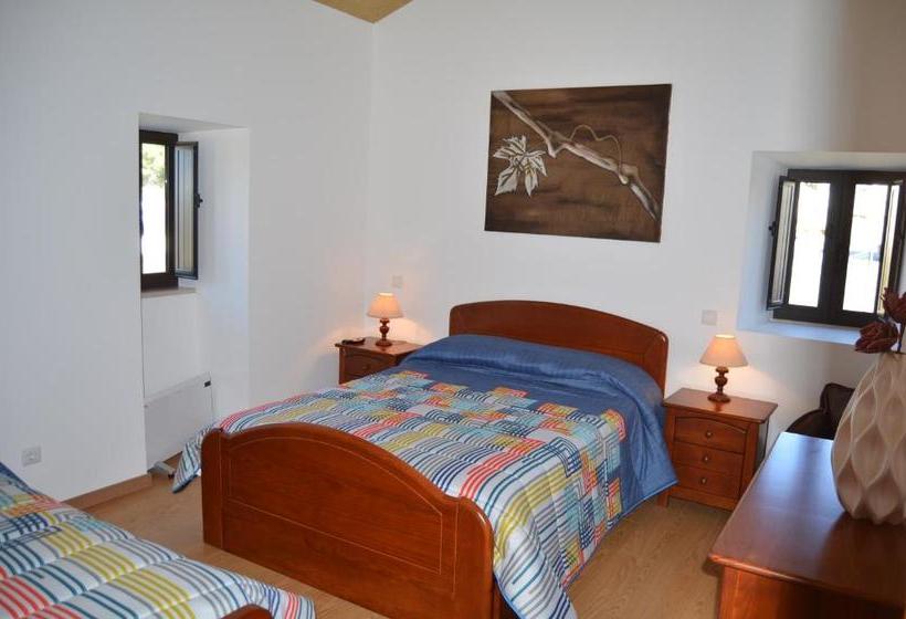 פנסיון Sicó In And Out