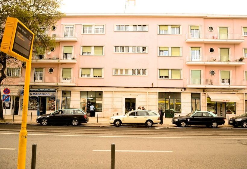 پانسیون Alvalade Ii Airport Guest House