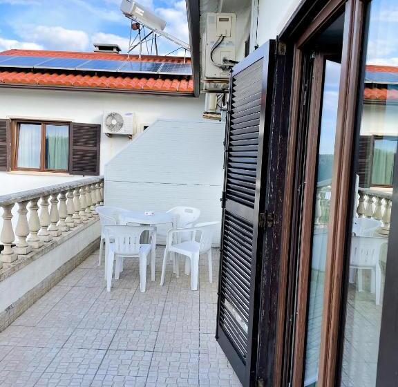 پانسیون Jantesta Guest House