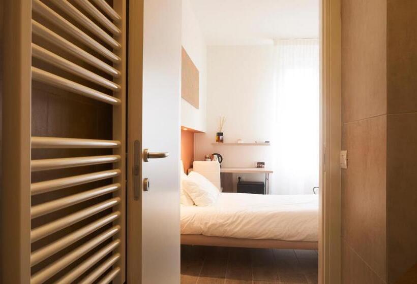 פנסיון Villa Fenix Osio Sotto