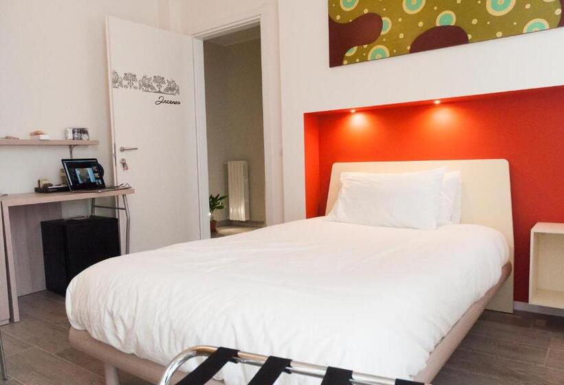 פנסיון Villa Fenix Osio Sotto