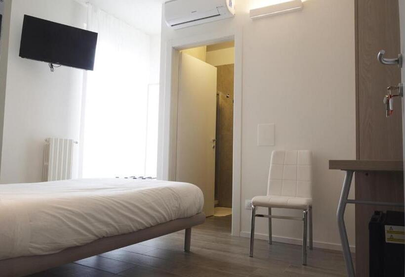 פנסיון Villa Fenix Osio Sotto