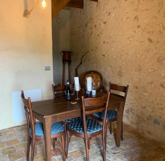 Bed and Breakfast Charme In Perillis