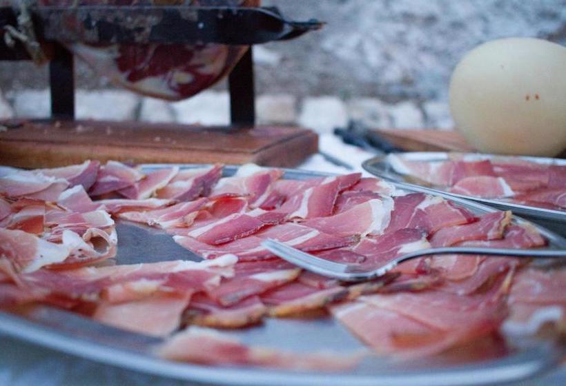 Bed and Breakfast Charme In Perillis