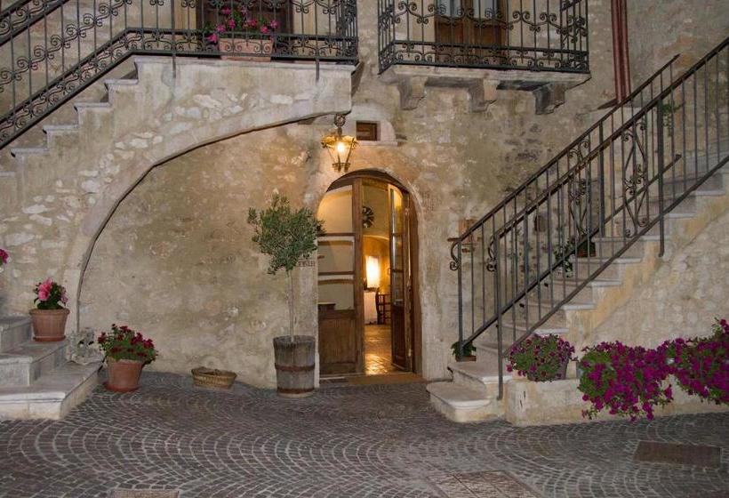 Bed and Breakfast Charme In Perillis
