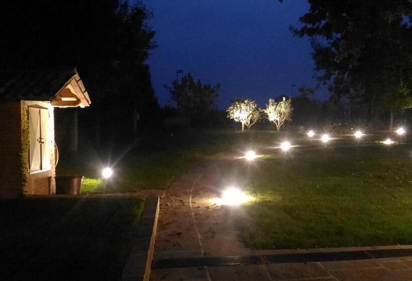 هتل Agriturismo La Rinaldina