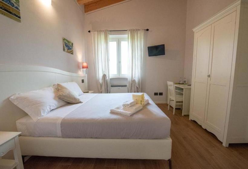 Отель Le Bignele