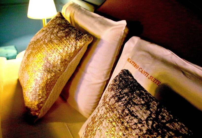 بنسيون Quattro Canti Suites