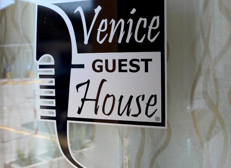 הוסטל Venice Guest House B&b