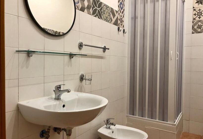 Pensjonat A Due Passi Dal Ponte