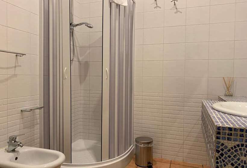 Pensjonat A Due Passi Dal Ponte