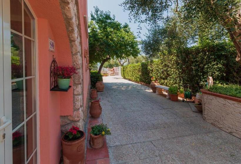 هتل Casale Gli Ulivi