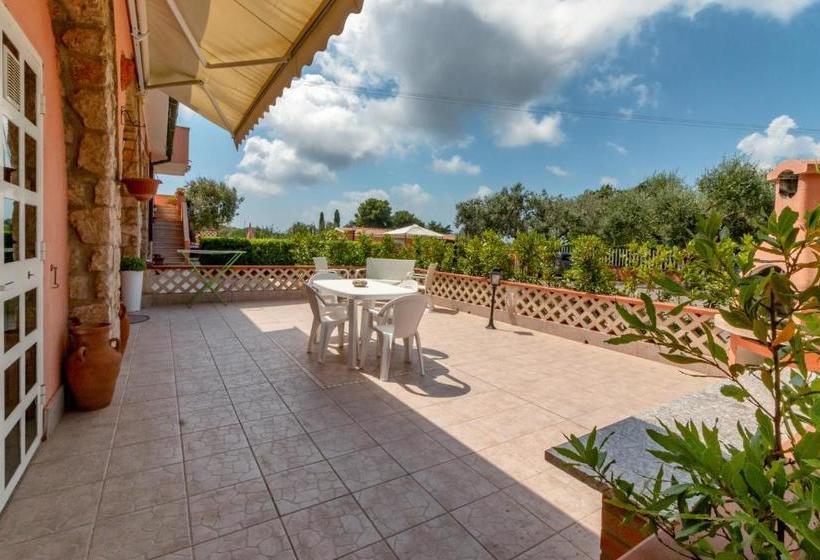 هتل Casale Gli Ulivi