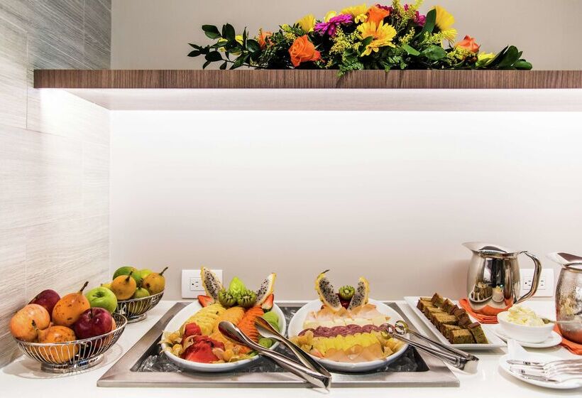 Отель Hampton Inn By Hilton Cucuta