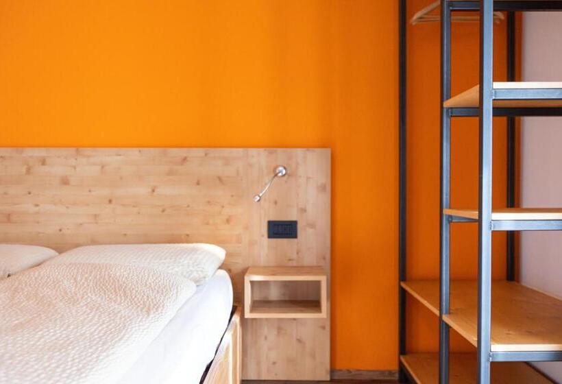 پانسیون Engadina B&b