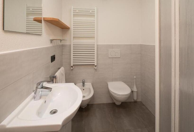 پانسیون Engadina B&b