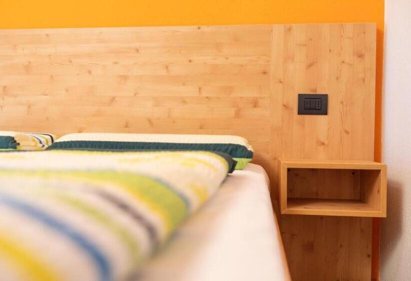 پانسیون Engadina B&b