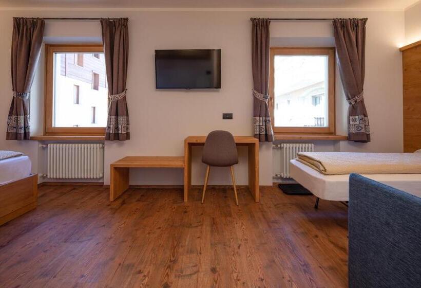 پانسیون Engadina B&b