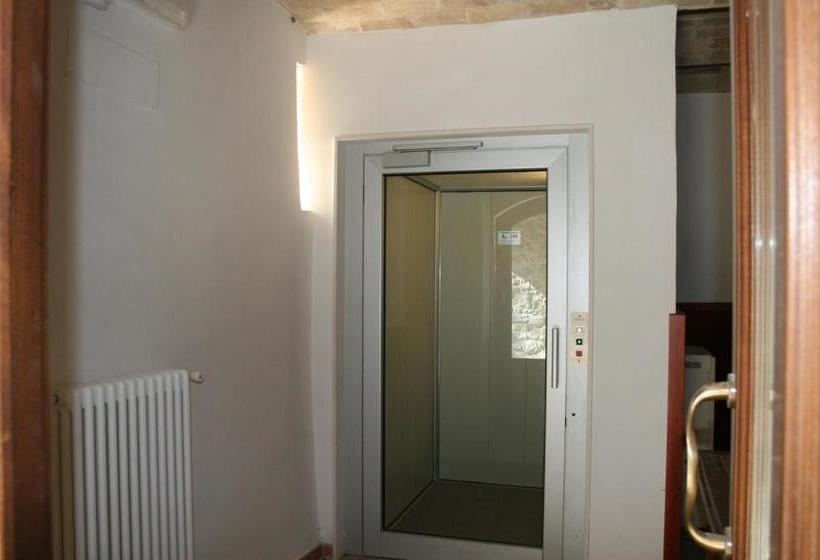 بنسيون Locanda Della Corte