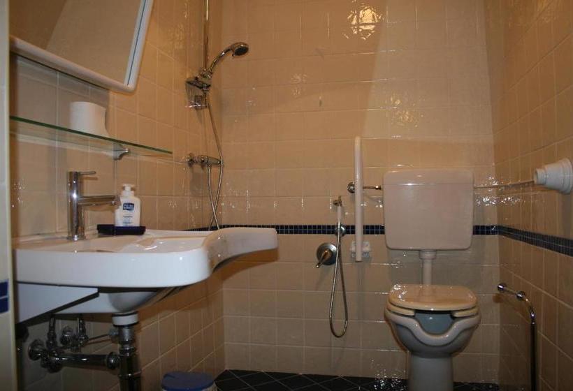 بنسيون Locanda Della Corte