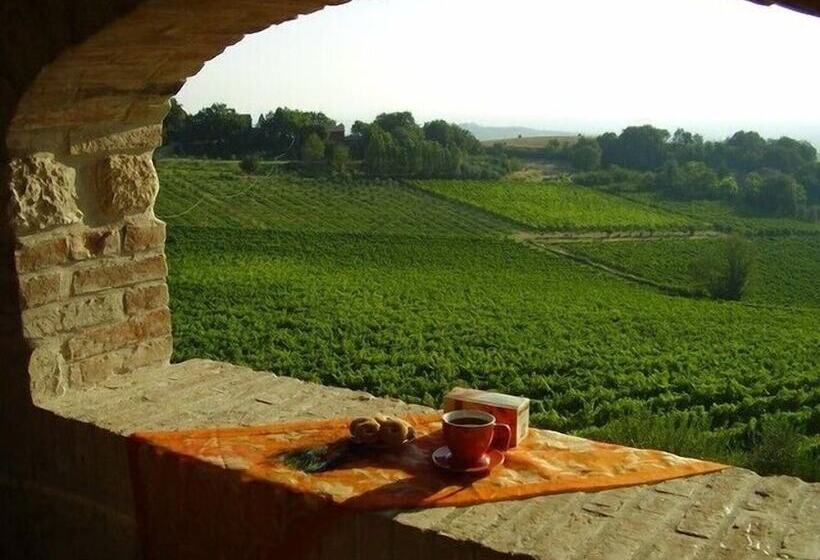 ホテル Agriturismo Monte Valbelle