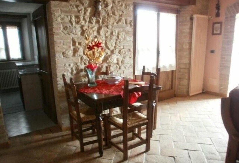 ホテル Agriturismo Monte Valbelle